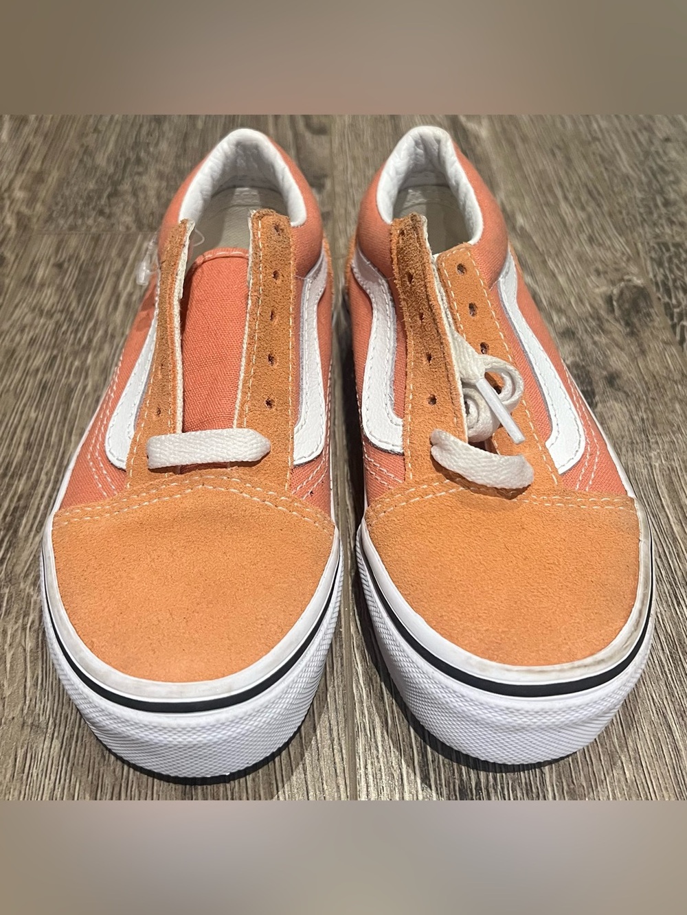 Vans Kids Low-Top Sneakers in Peach and White